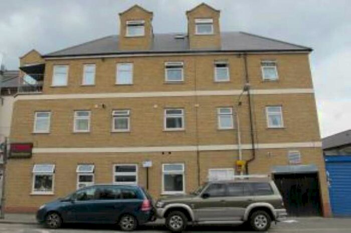 Flat To Rent In Hoe Street, Walthamstow, London, E17