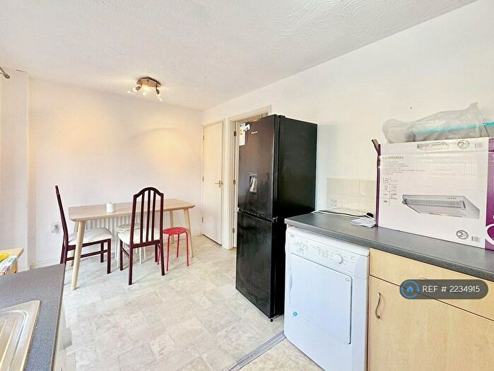 4 Bedroom Semi-Detached House To Rent In Lancelot Road, Stapleton, Bristol, BS16