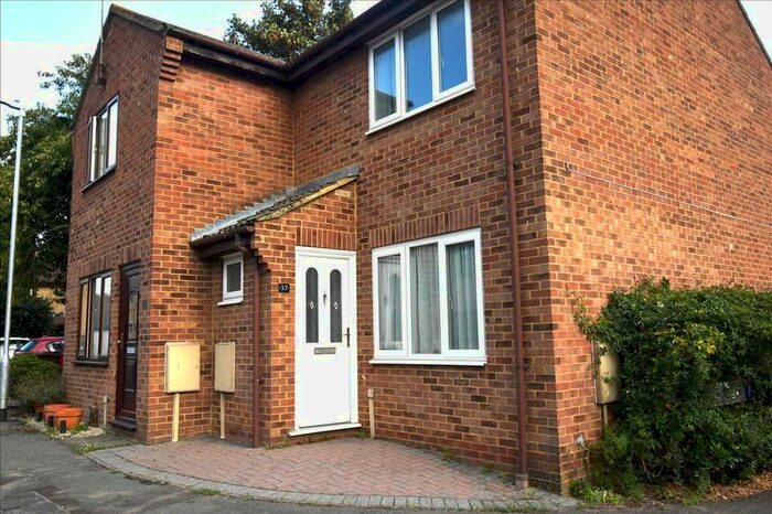 2 Bedroom Property To Rent In Low Close, Greenhithe, DA9