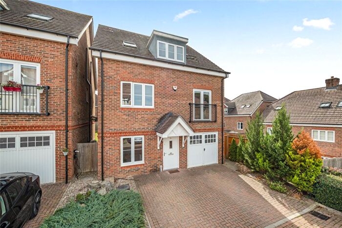 4 Bedroom Detached House For Sale In Knaphill, Woking, Surrey, GU21