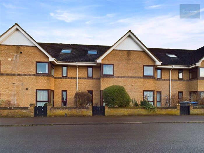 1 Bedroom Apartment To Rent In Kenilworth Court, Melksham, SN12