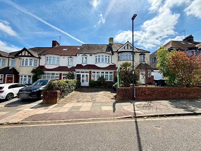 3 Bedroom Terraced House For Sale In Seafield Road, London, N11