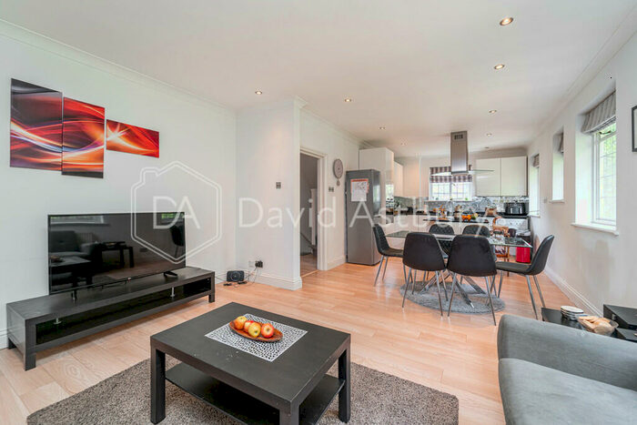 3 Bedroom Apartment To Rent In Lyttelton Road, Hampstead Garden Suburb, London, N2