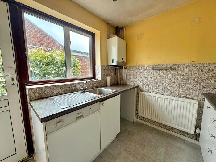 2 Bedroom Bungalow For Sale In Swallow Drive, Milford On Sea, Lymington, Hampshire, SO41