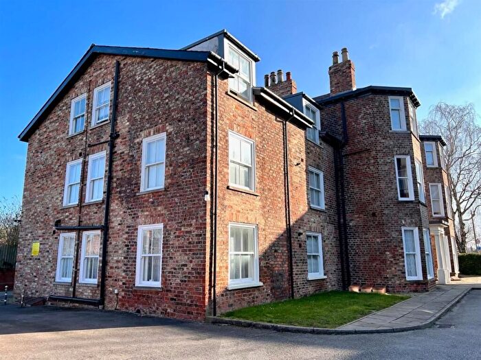 2 Bedroom Flat To Rent In Fulford Road, York, North Yorkshire, YO10