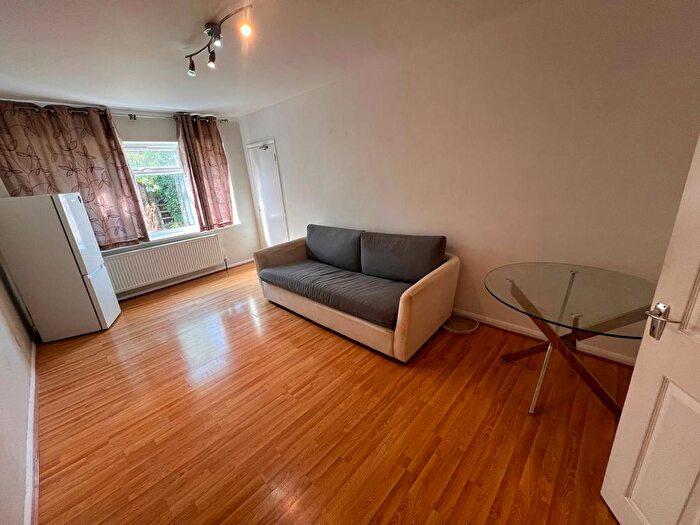 2 Bedroom Maisonette To Rent In Sinclair Road, Chingford, E4