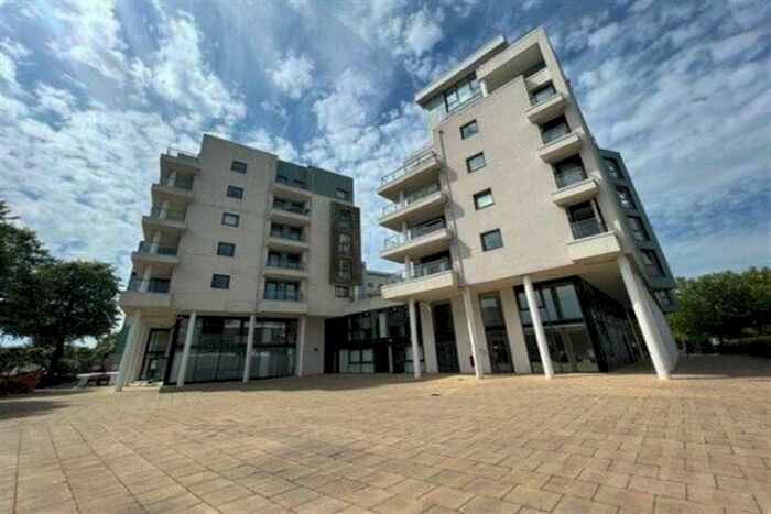 2 Bedroom Flat To Rent In Maritime Walk, Ocean Village, Southampton, SO14