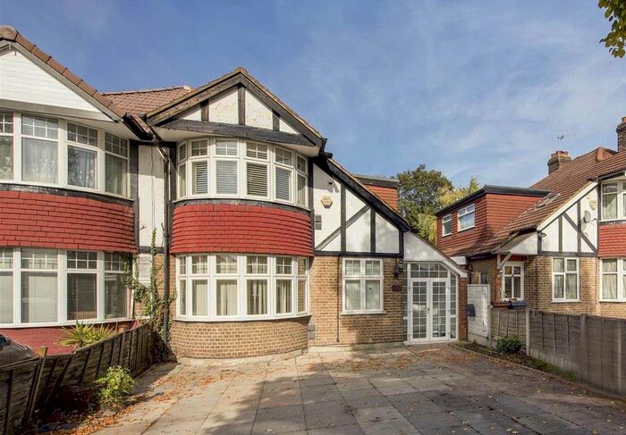 4 Bedroom Semi-Detached House To Rent In Great West Road, Hounslow, TW5