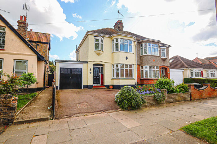 3 Bedroom Semi Detached House For Sale In Carlton Avenue, Westcliff-on-sea, SS0