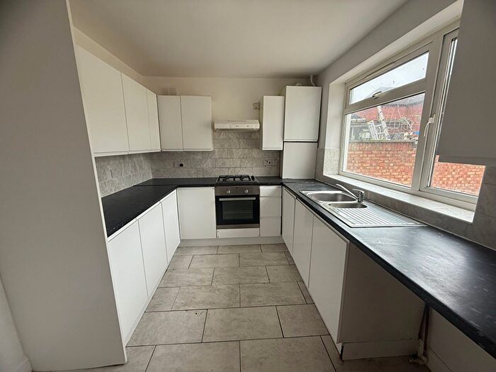 3 Bedroom End Of Terrace House To Rent In Mapleton Road, Enfield, EN1