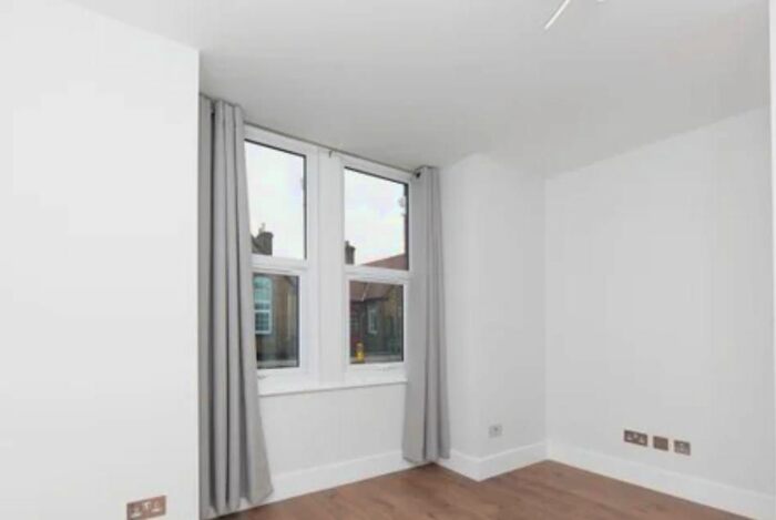 3 Bedroom Flat To Rent In Haydons Road, Wimbledon, London, SW19