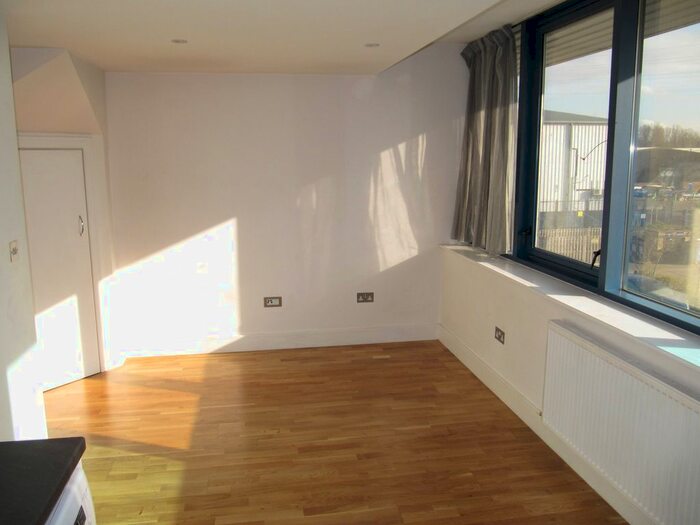 1 Bedroom Flat To Rent In Grand Union House, The Ridgeway, Iver, Buckinghamshire, SL0