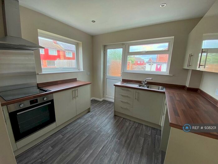 3 Bedroom Semi-Detached House To Rent In Matlock Drive, Lincoln, LN6