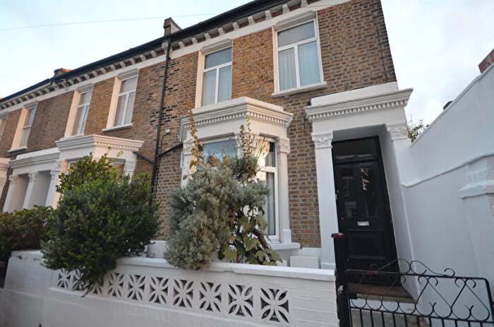2 Bedroom Flat To Rent In Oswyth Road, Camberwell, SE5