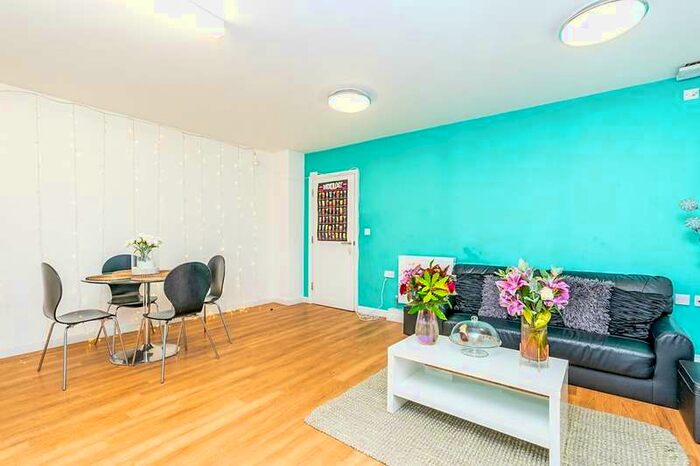 4 Bedroom Apartment To Rent In Carlton Place, Southampton, SO15