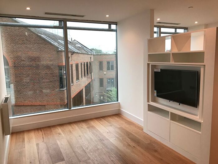 1 Bedroom Flat To Rent In Trinity Square, Hounslow, TW3