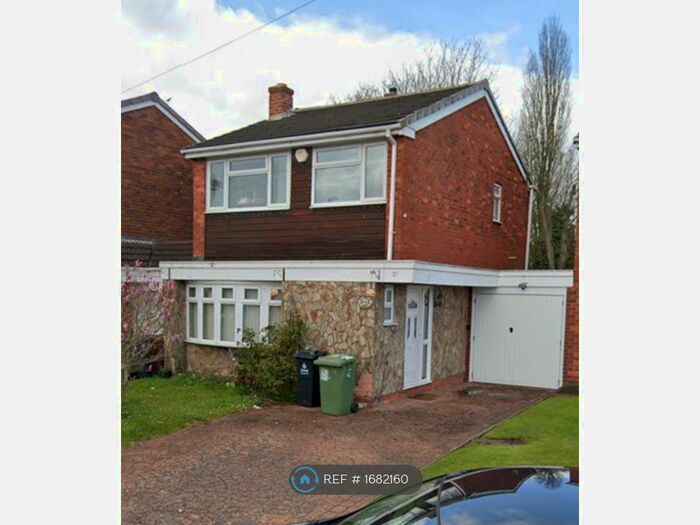 3 Bedroom Detached House To Rent In Stonehouse Avenue, Willenhall, WV13