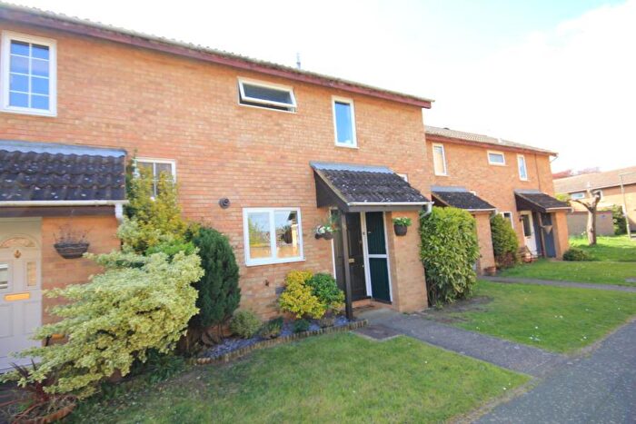 2 Bedroom Terraced House To Rent In Woking, Surrey, GU21