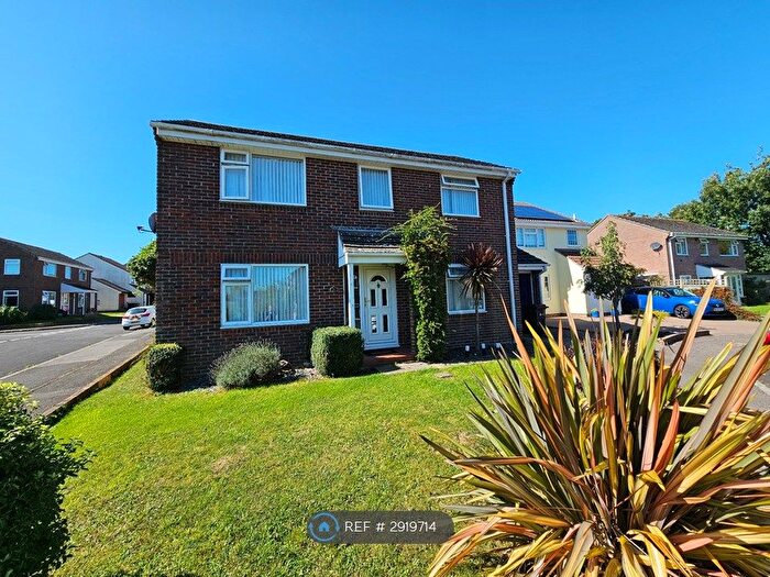 3 Bedroom Detached House To Rent In St Andrews Avenue, Weymouth, DT3