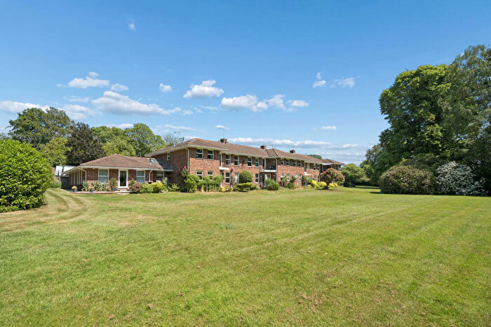 2 Bedroom Apartment For Sale In Purton Court, Farnham Royal, SL2