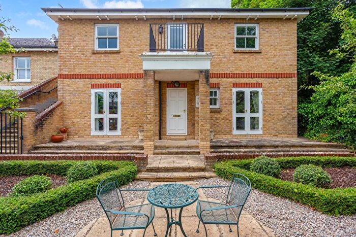 3 Bedroom Maisonette To Rent In The Mount, Guildford, GU1