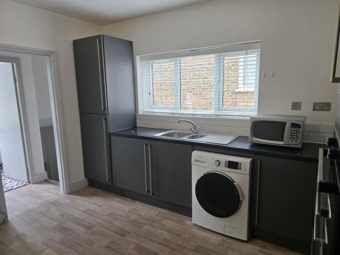 2 Bedroom Maisonette To Rent In Darlington Road, London, SE27