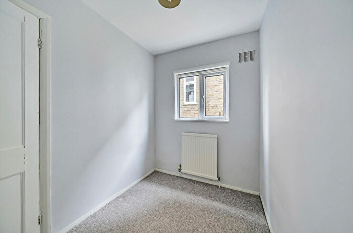 2 Bedroom Apartment For Sale In Trinity Road, London, N2