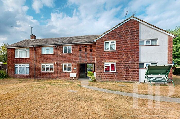 2 Bedroom Maisonette For Sale In Beeches Crescent, Crawley, RH10