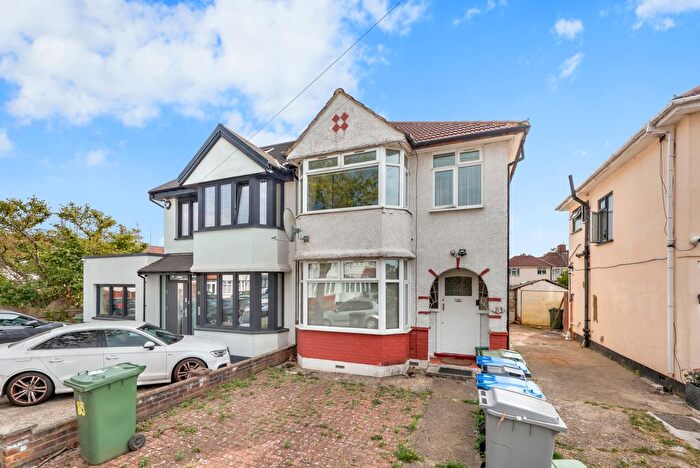 3 Bedroom Semi Detached House For Sale In Sandhurst Road, London, NW9