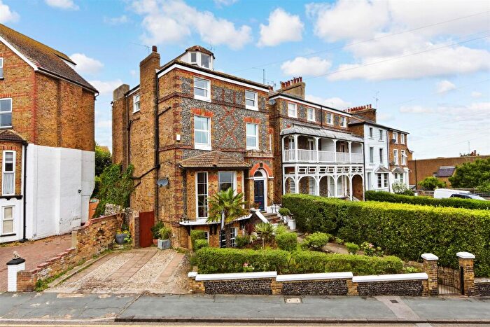 7 Bedroom End Of Terrace House For Sale In Ramsgate Road, Broadstairs, Kent, CT10