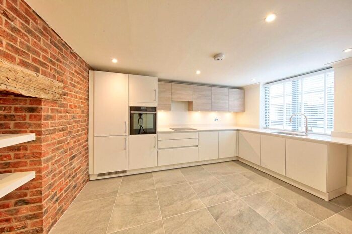 5 Bedroom Terraced House To Rent In High Street, Hampton Wick, Kingston Upon Thames, KT1