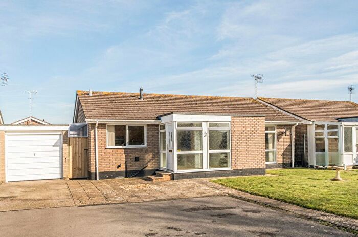 3 Bedroom Detached Bungalow For Sale In Flansham Park, Felpham, PO22