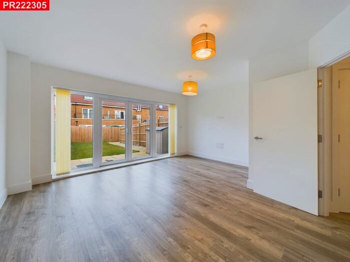3 Bedroom Terraced House To Rent In Aylsham Road, Tadworth, KT20