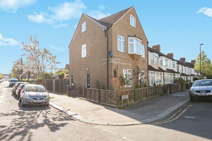2 Bedroom Maisonette For Sale In Zermatt Road, Thornton Heath, CR7