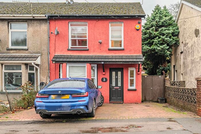 3 Bedroom Semi-Detached House For Sale In West End Avenue, Pontnewynydd, Pontypool, NP4