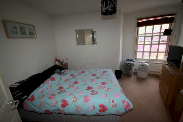 1 Bedroom Flat To Rent In Belmont Hill, Lewisham SE13