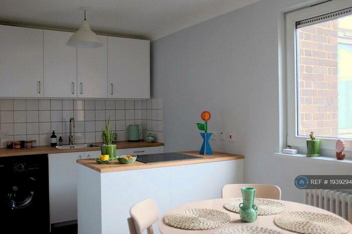 3 Bedroom Maisonette To Rent In Wren House, London, E3