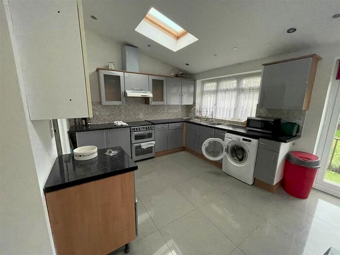 3 Bedroom Semi-Detached House To Rent In Station Road, Hounslow, TW3