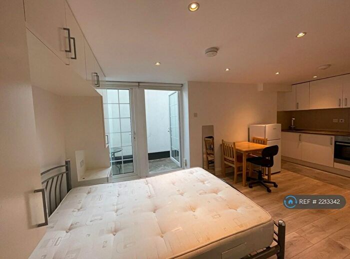 Studio To Rent In Copenhagen Street, London, N1