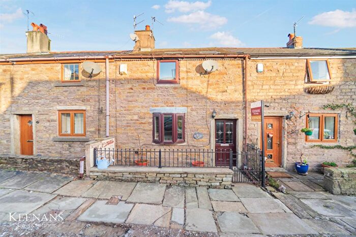 2 Bedroom Cottage For Sale In Farmers Row, Blackburn, BB2