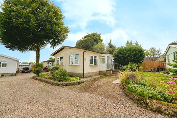 2 Bedroom Park Home For Sale In Hampton Fields, Minchinhampton, Stroud, GL6