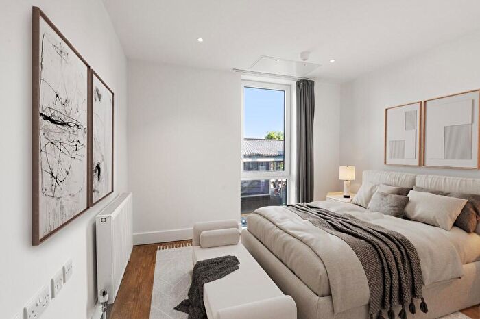 2 Bedroom Apartment To Rent In Station Approach, Epsom, Surrey, KT19