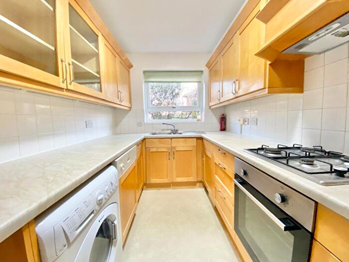 2 Bedroom Flat To Rent In Zenith Lodge, Etchingham Park Road, London, N3