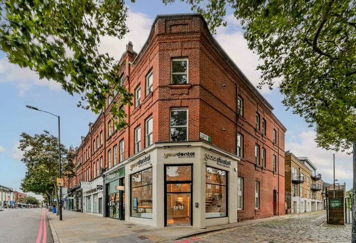 2 Bedroom Flat To Rent In Upper Street, Highbury And Islington, London, N1