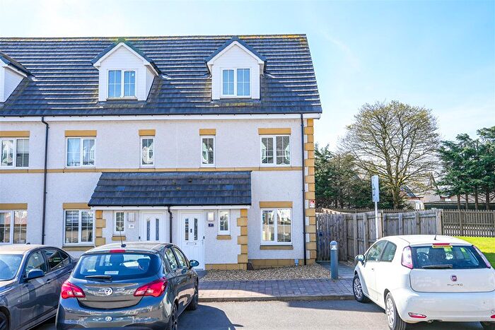 3 Bedroom Town House For Sale In Quinn Court, Lanark, ML11