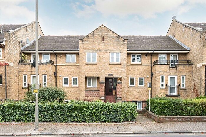 2 Bedroom Flat To Rent In St. James's Drive, Balham, SW12