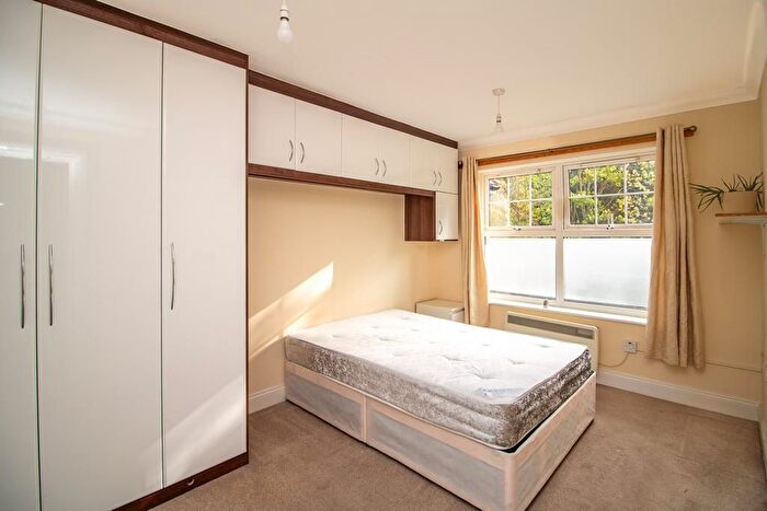 2 Bedroom Flat To Rent In St. Helen's Road, London, SW16