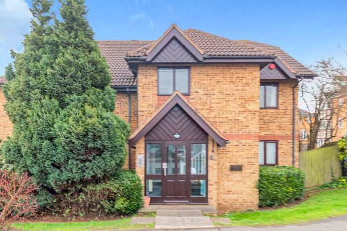 1 Bedroom Flat To Rent In Redwood Grove, Bedford, MK42