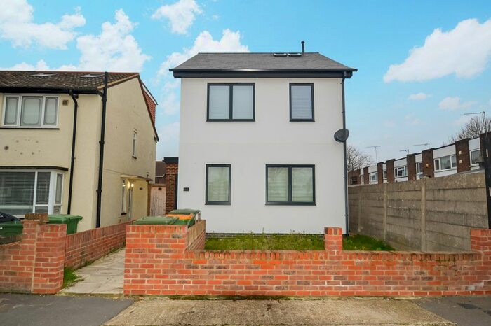 2 Bedroom Semi-Detached House To Rent In Murray Square, London E16 3Al