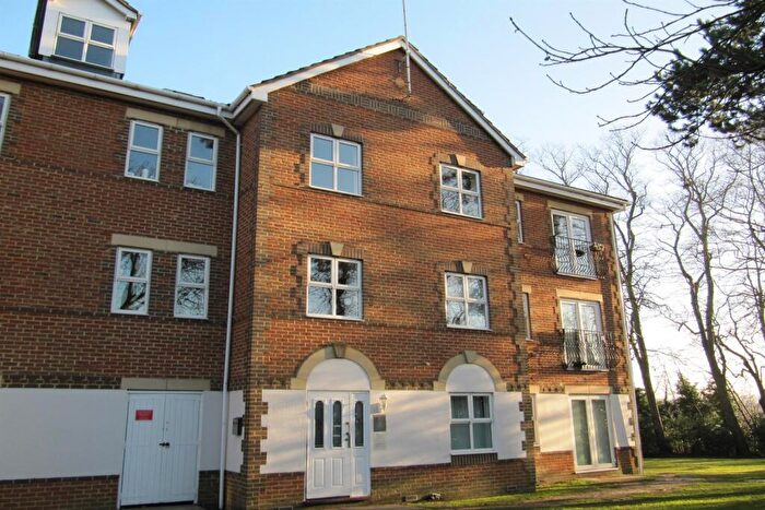 2 Bedroom Flat To Rent In Regent Court, Basingstoke, RG21
